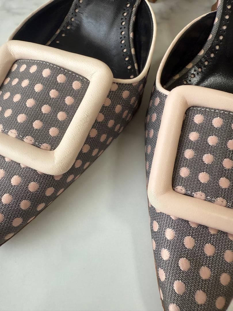 マノロブラニク メイセール ドット ミュール サンダル 37