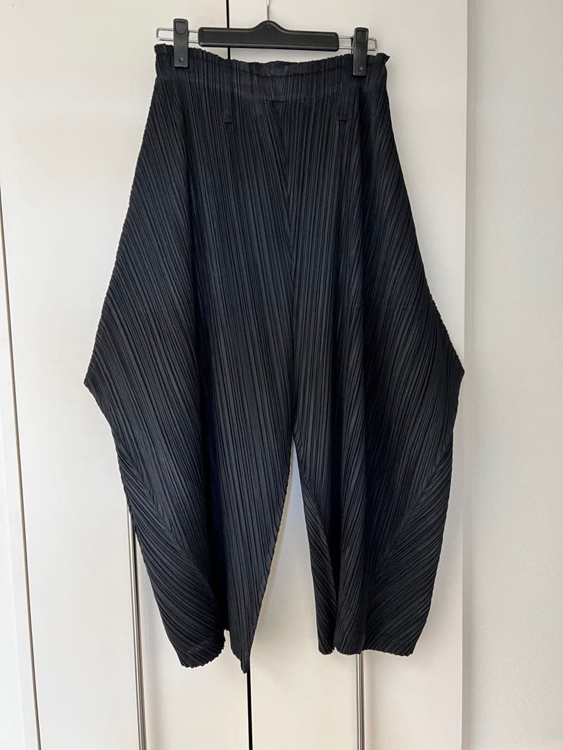 pleatsplease シッカーパンツ　黒