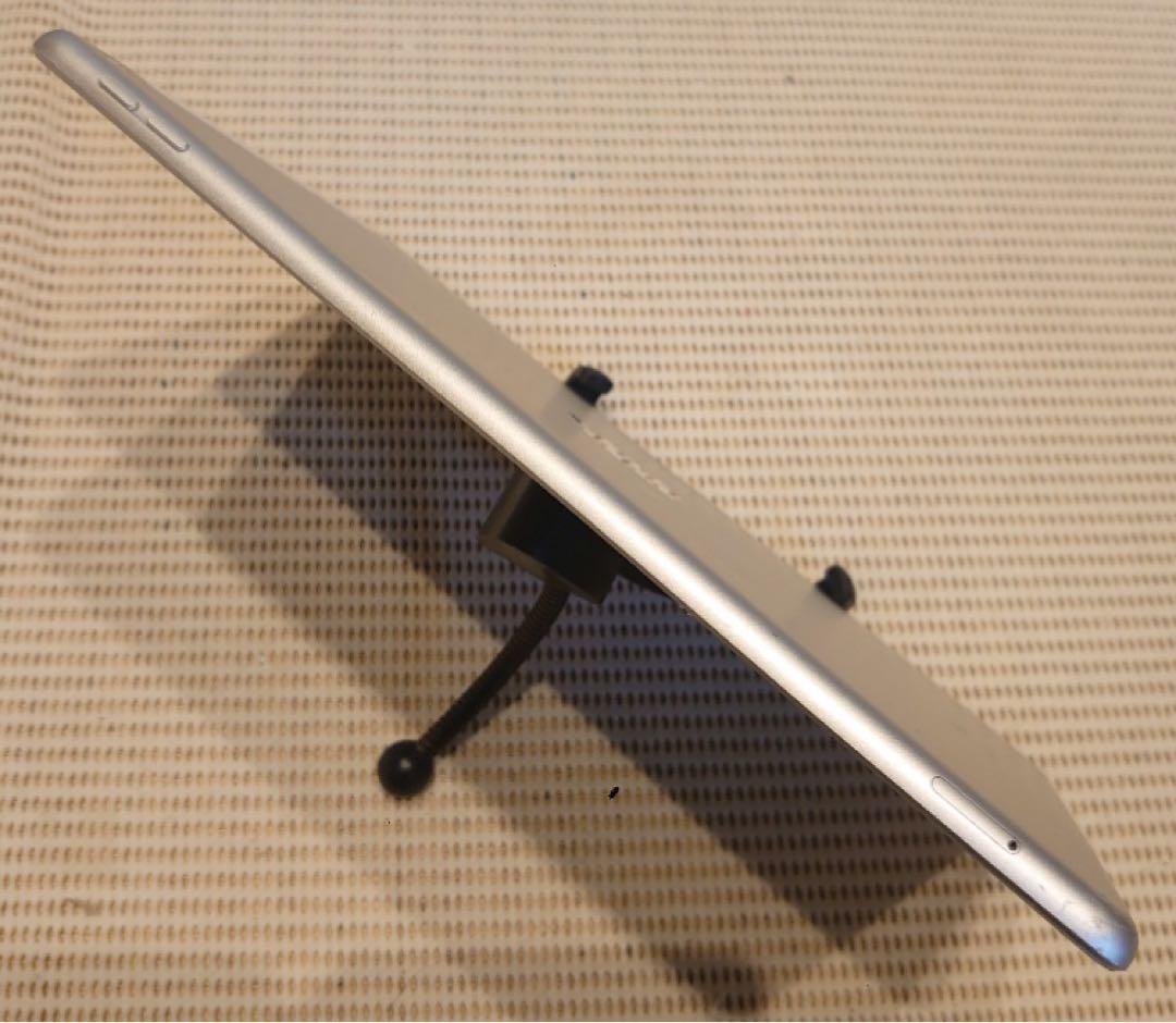 完動品SIMフリーiPad第8世代(A2429)本体32GB送料込04545