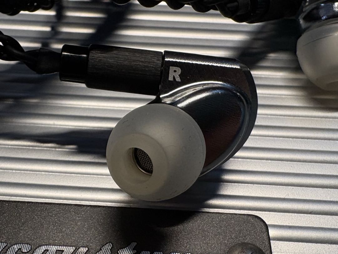 acoustune hs1677ss ガンメタ