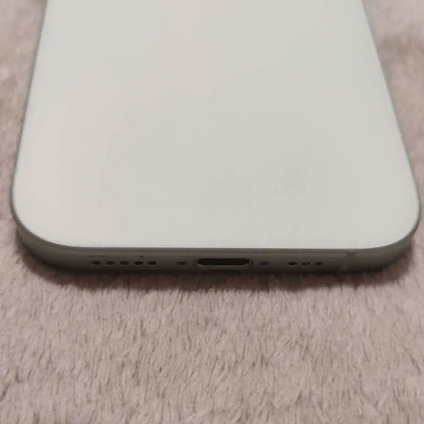 Apple iPhone 15 ミッドナイトグリーン 本体