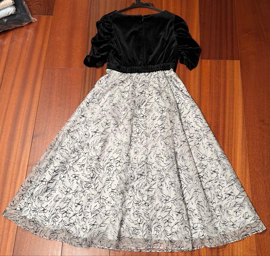 AIMER ベロア袖フロッキーフレアドレス 黒 白 エメ