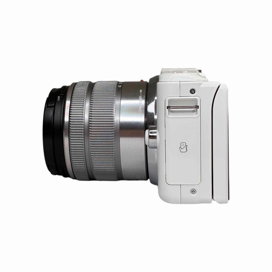 【極美品】LUMIX DMC-GF6W-W ダブルズームキット ホワイト