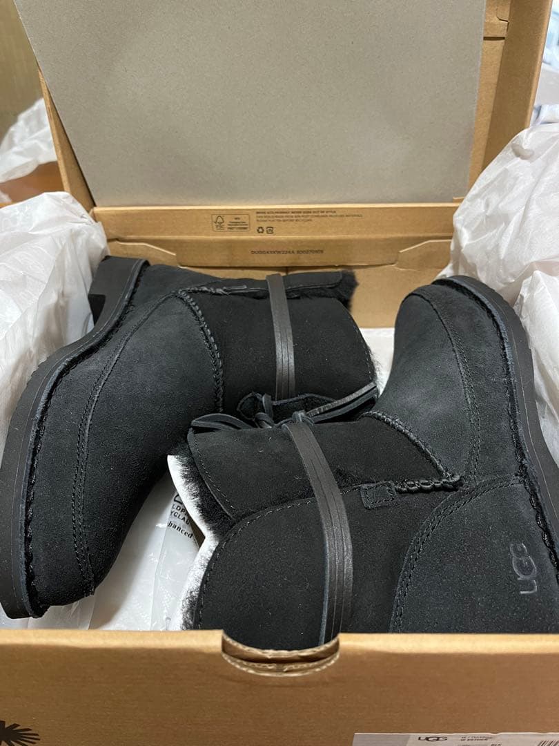 manin様　UGG ムートンスエードブーツ 新品未使用　ESTHER エスター