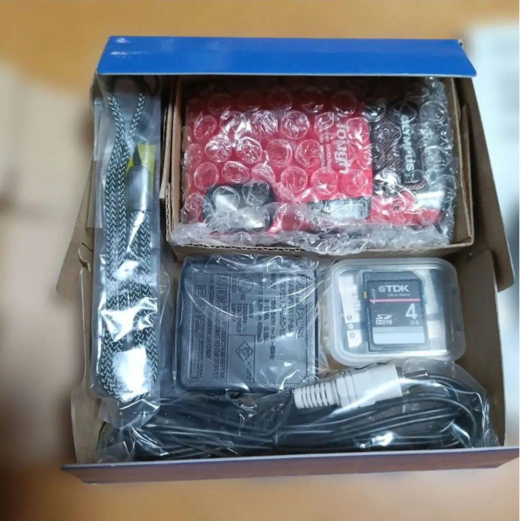 OLYMPUS Tough TG-820 レッド 本体と付属品