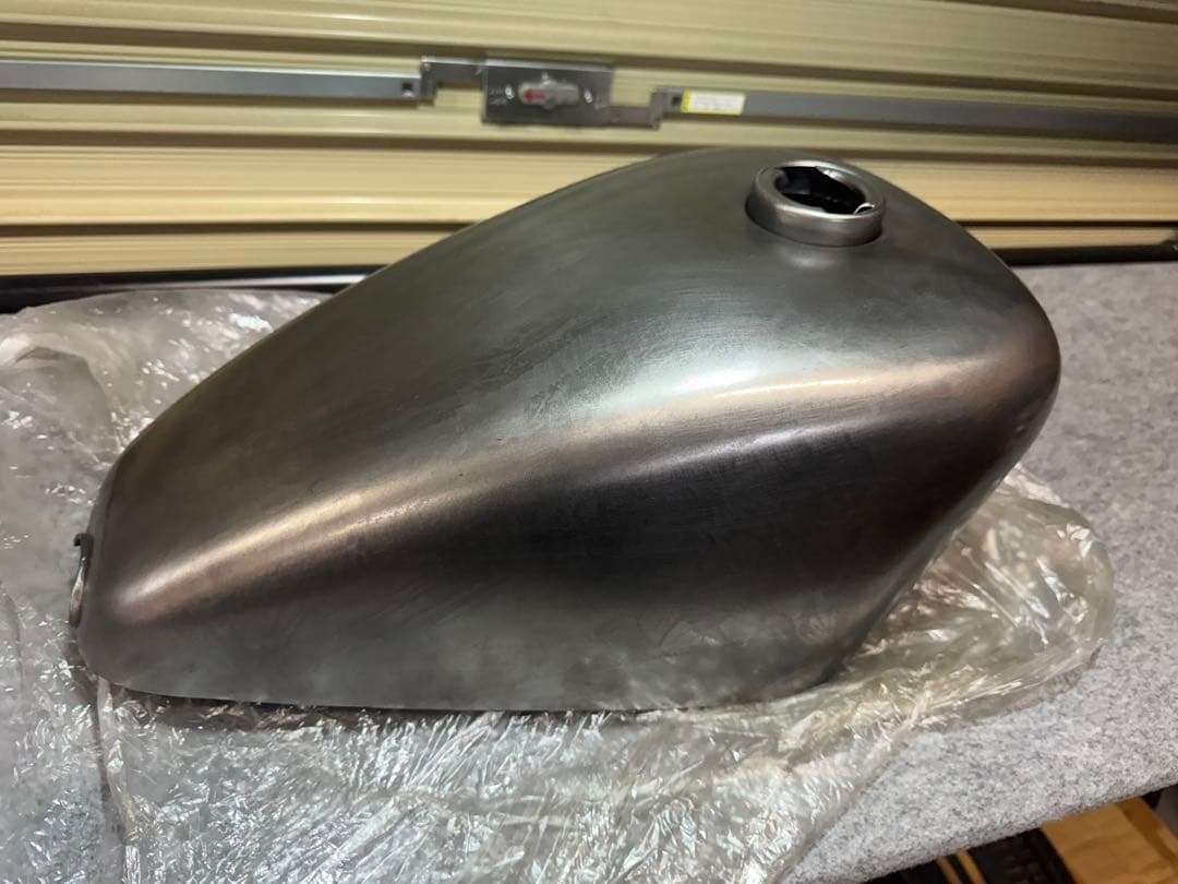 スポーツスター　ハイトンネルタンク　2.25 82-95 左コック