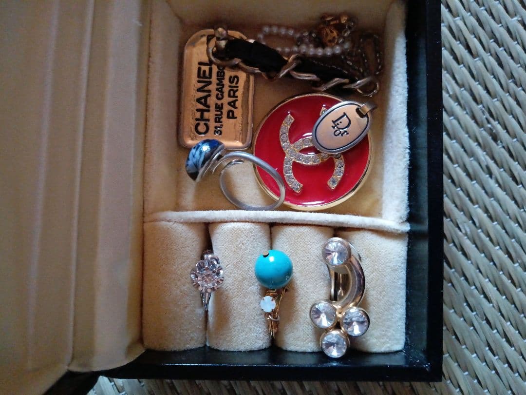 祖母の、遺品 ゴールドチェーンネックレス、ケース付き 数百種類