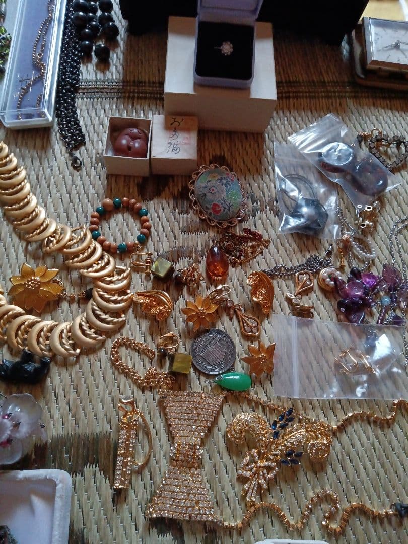 祖母の、遺品 ゴールドチェーンネックレス、ケース付き 数百種類