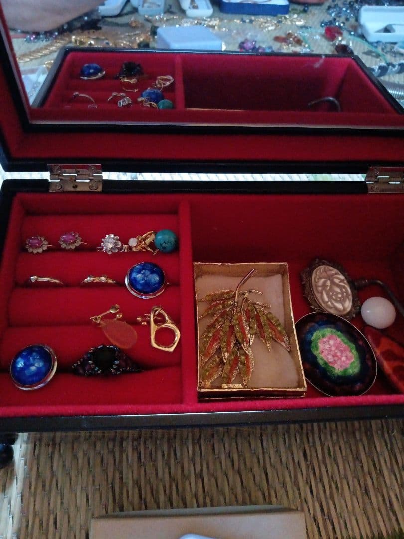 祖母の、遺品 ゴールドチェーンネックレス、ケース付き 数百種類