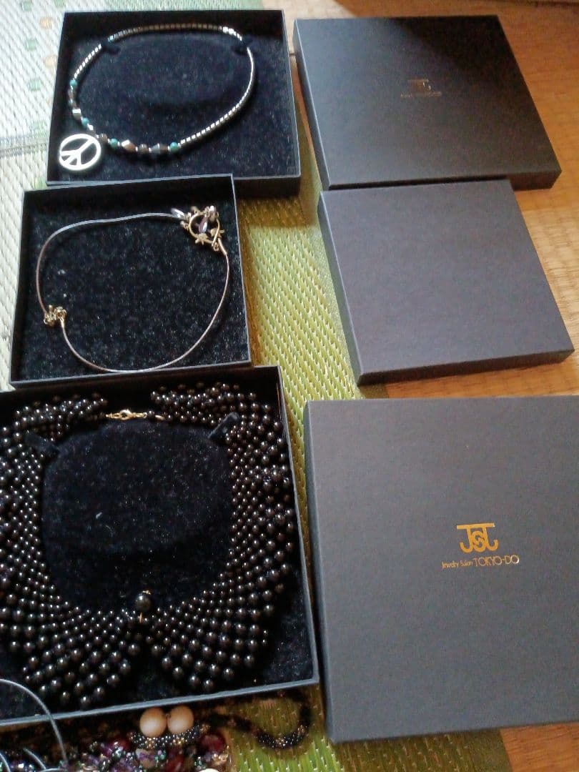 祖母の、遺品 ゴールドチェーンネックレス、ケース付き 数百種類