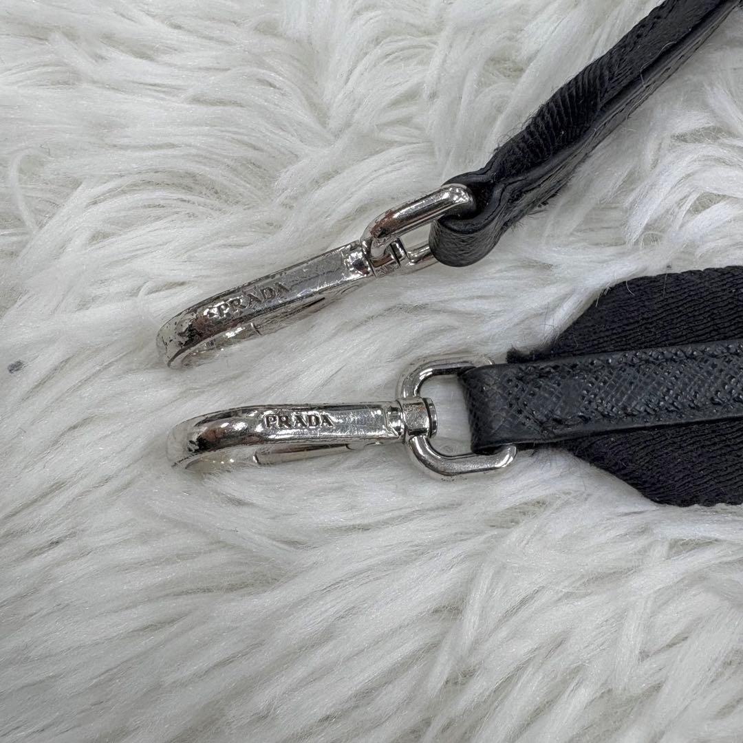 PRADA プラダ iPhoneケース 15pro ショルダー付 首掛け スマホ