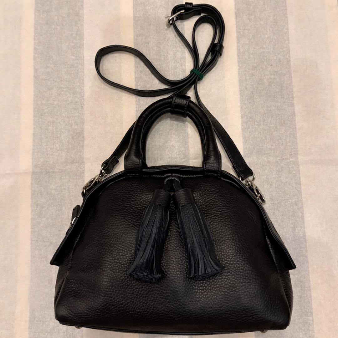 ear PAPILLONNERビッグタッセルボスト ン2wayバッグ ネイビー