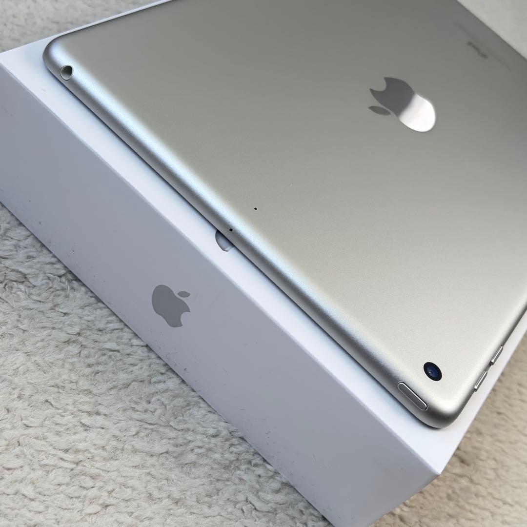 Apple iPad 第6世代 32GB シルバー Wi-Fiモデル