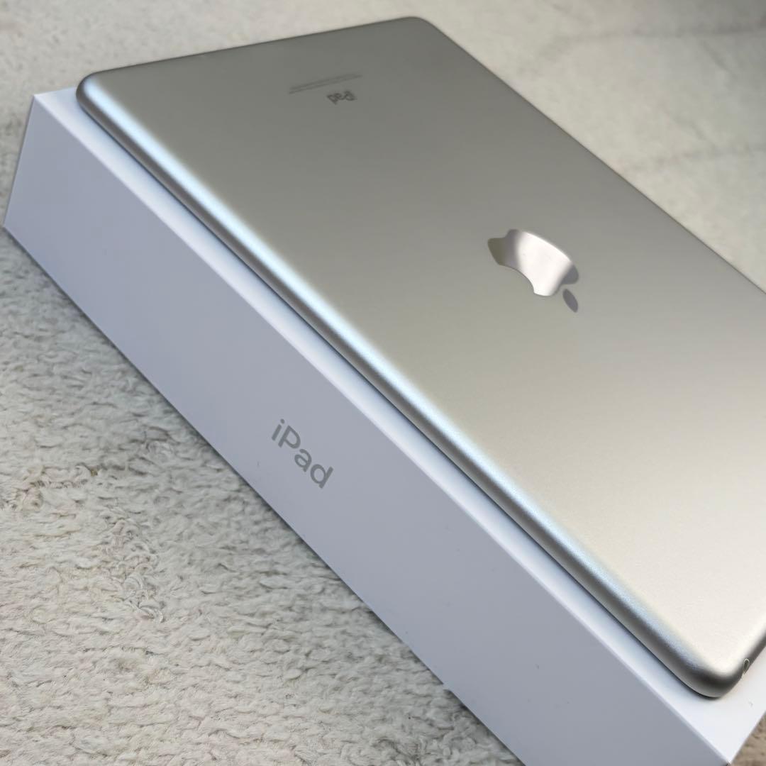 Apple iPad 第6世代 32GB シルバー Wi-Fiモデル
