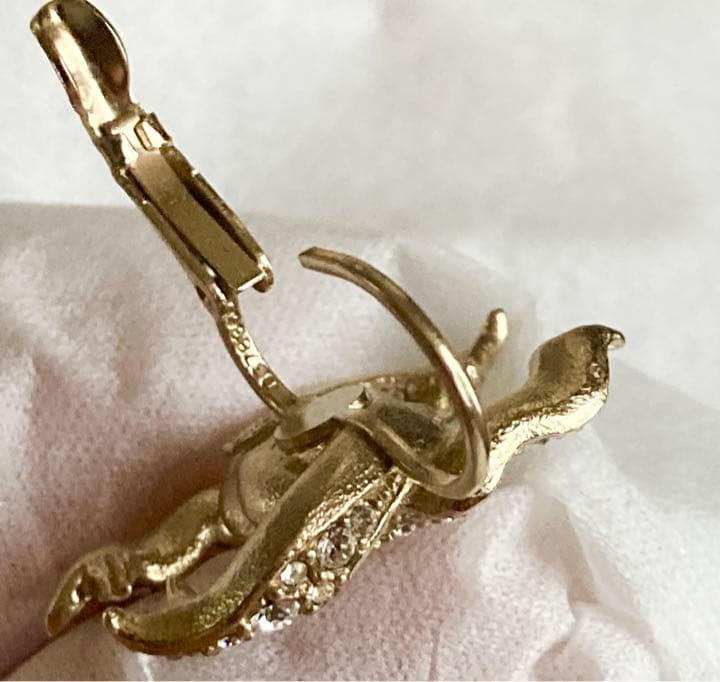 シャネル❤️2018xmas限定❤️3Dリボンロゴ❤️揺れるピアス