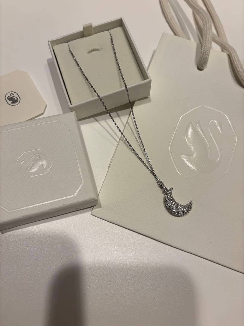 SWAROVSKI 月 ネックレス