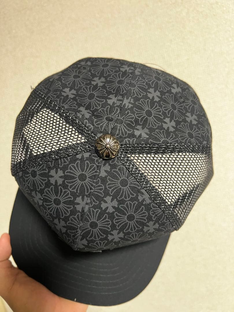 ブラック花柄トラッカーキャップ