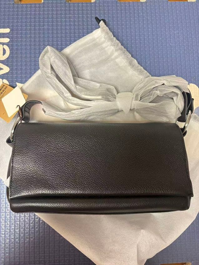 BEARDSLEY レザーボディバッグ