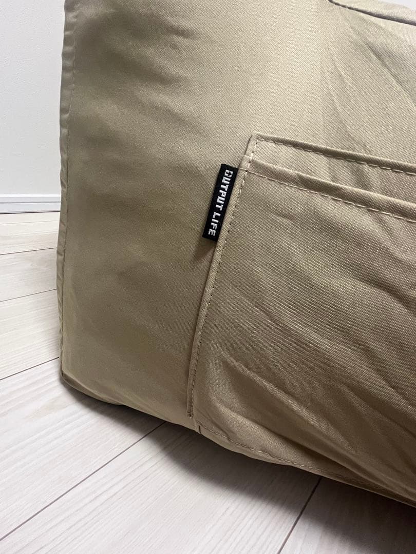 ベージュ クッションソファ サイドポケット付き