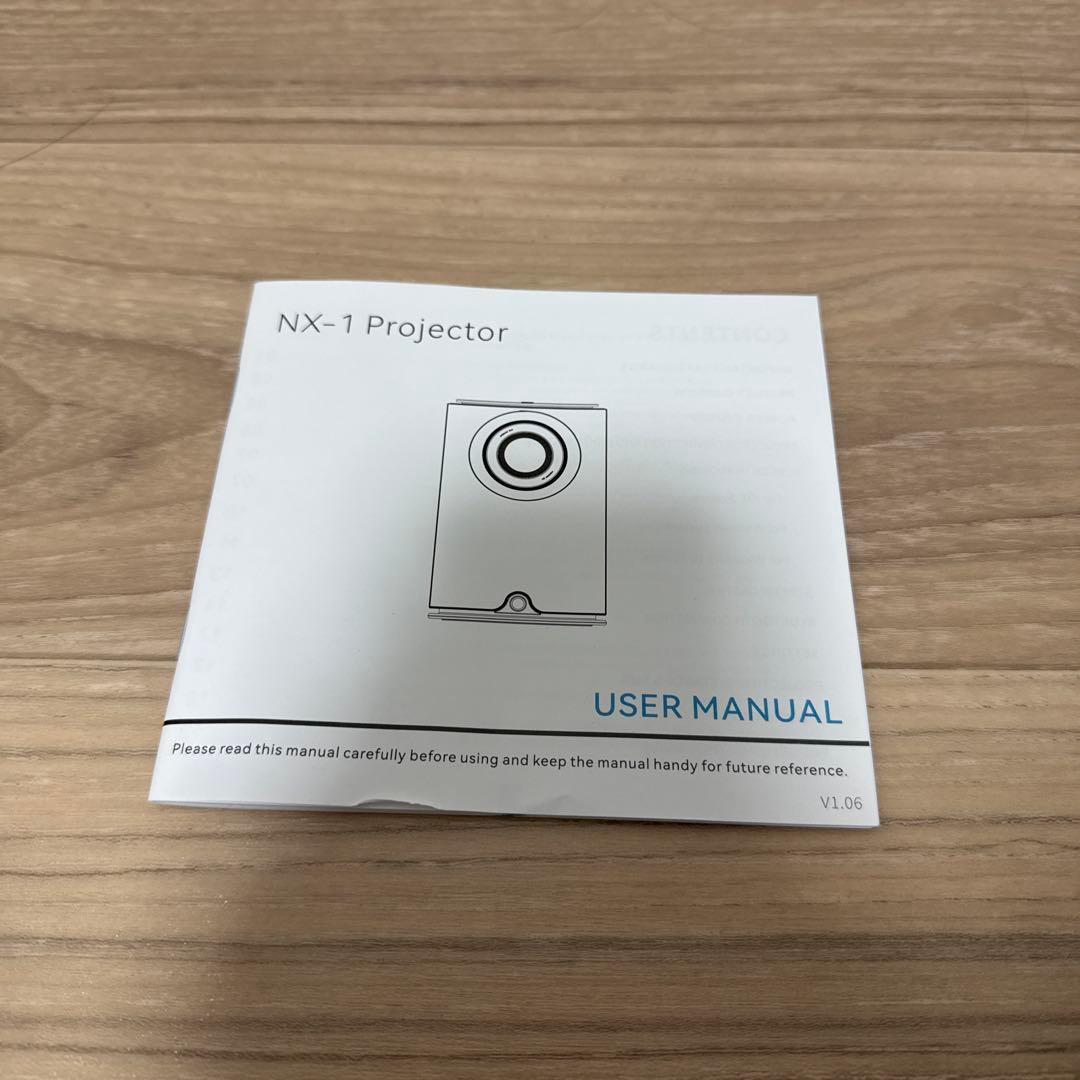 小型プロジェクター　家庭用　ホームシアター　ホワイト　Bluetooth