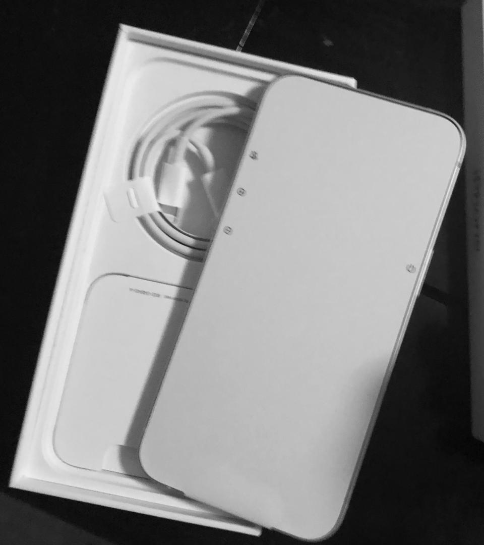 「新品 未開封品 」SIMフリー iPhone13 128GB スターライト