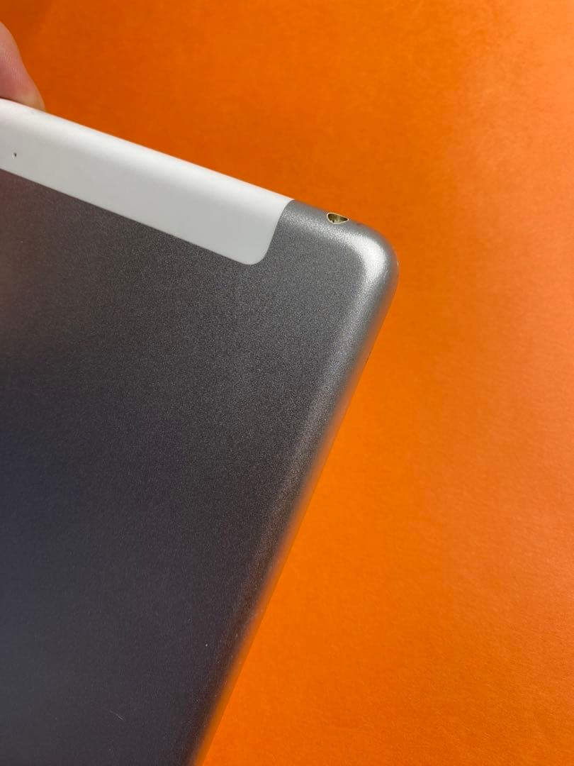 【訳あり】Apple iPad 第6世代　シルバー 本体