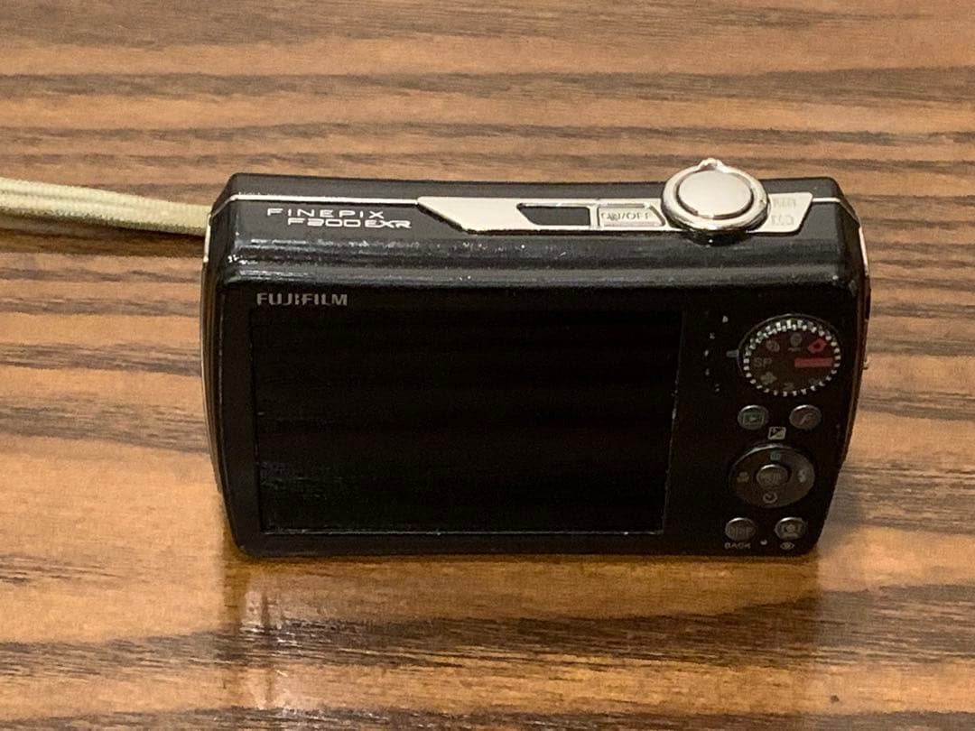 FUJIFILM フジフィルム FinePix F200EXR コンデジ