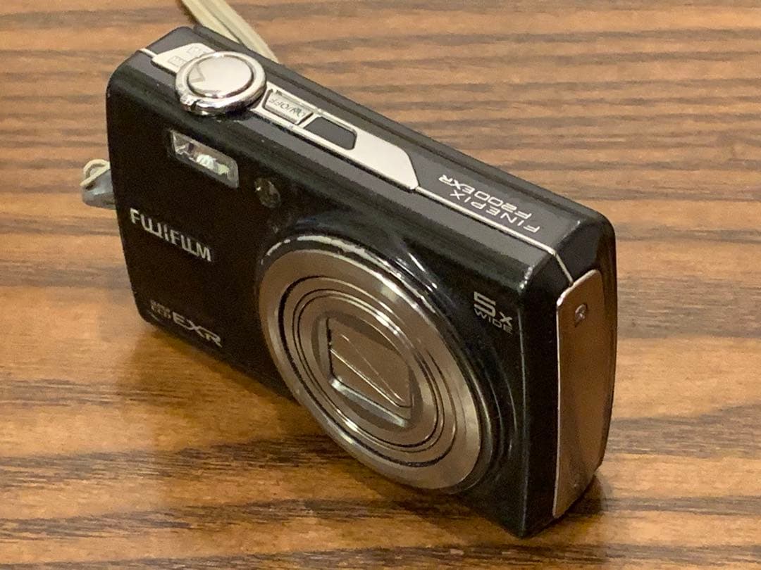 FUJIFILM フジフィルム FinePix F200EXR コンデジ