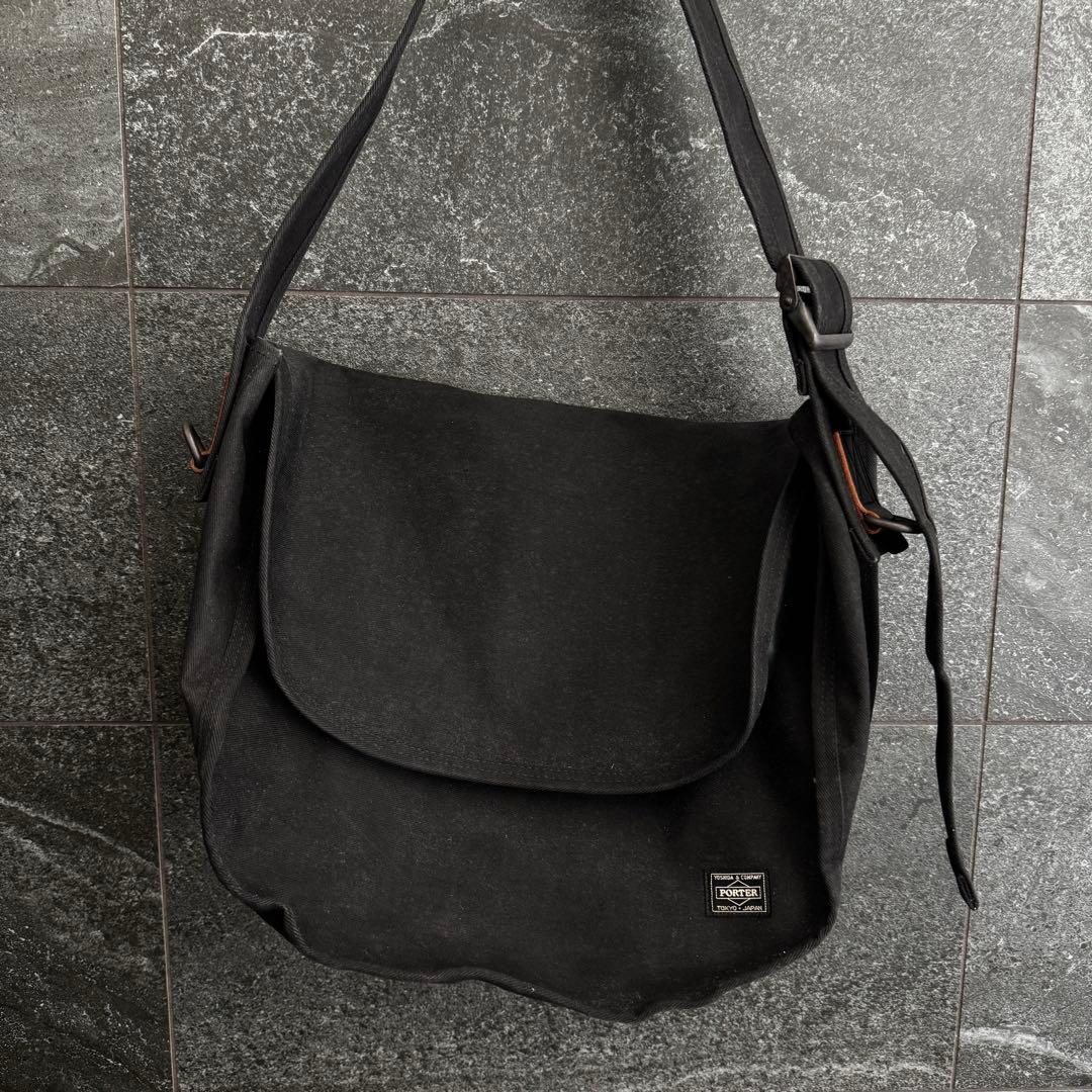 PORTER ブラック メッセンジャーバッグ大容量　黒