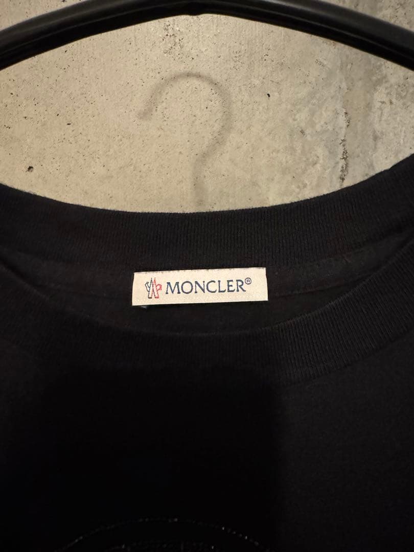 MONCLERモンクレール　ブラック　レディースロゴTシャツ