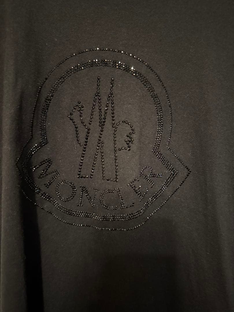 MONCLERモンクレール　ブラック　レディースロゴTシャツ