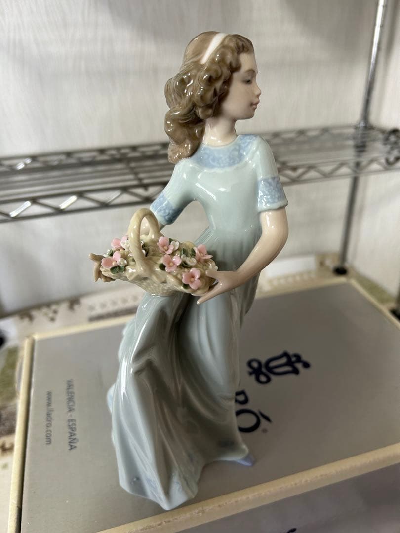 リヤドロLLADRO【超美品・希少】　　　　　　　　　箱入り〘春のお庭に帰って〙