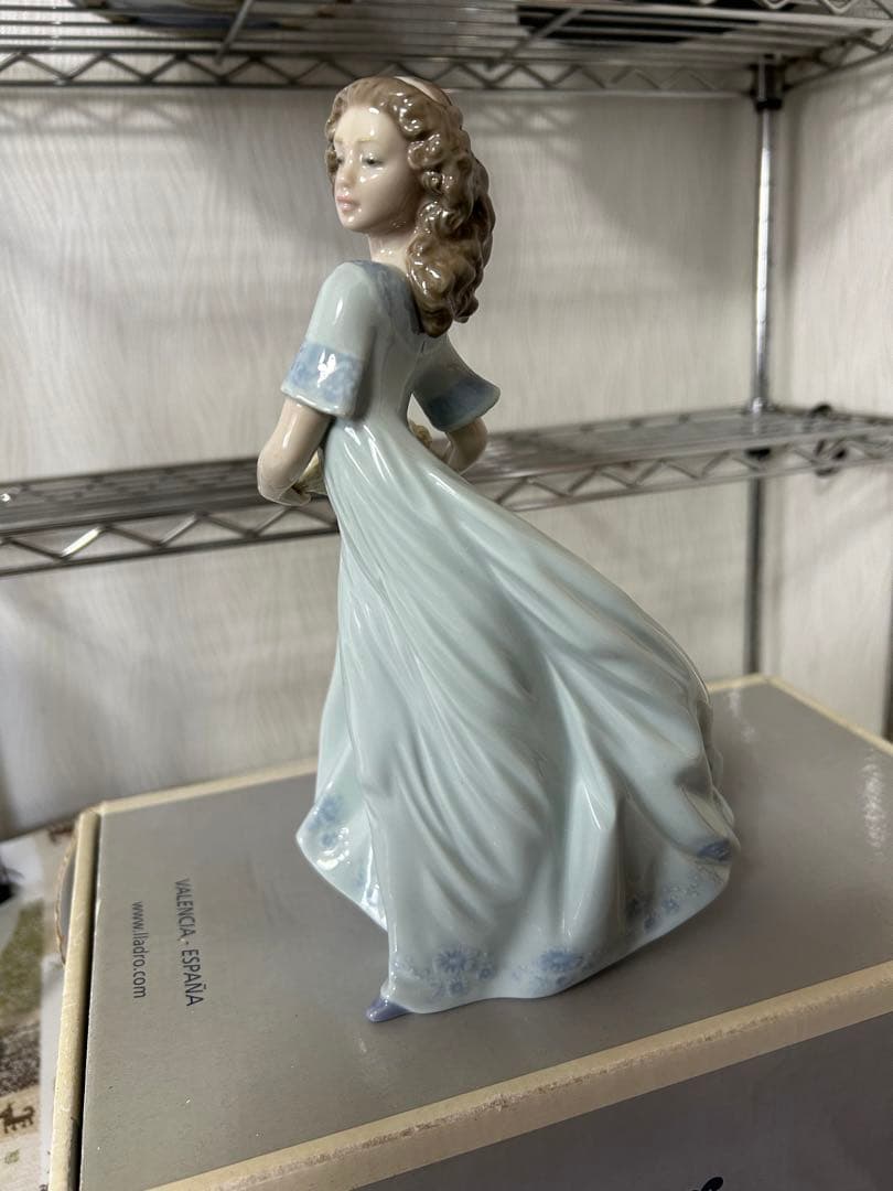 リヤドロLLADRO【超美品・希少】　　　　　　　　　箱入り〘春のお庭に帰って〙