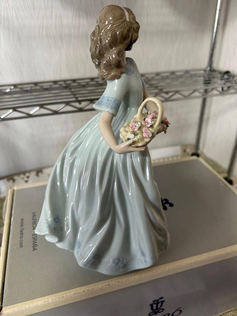 リヤドロLLADRO【超美品・希少】　　　　　　　　　箱入り〘春のお庭に帰って〙