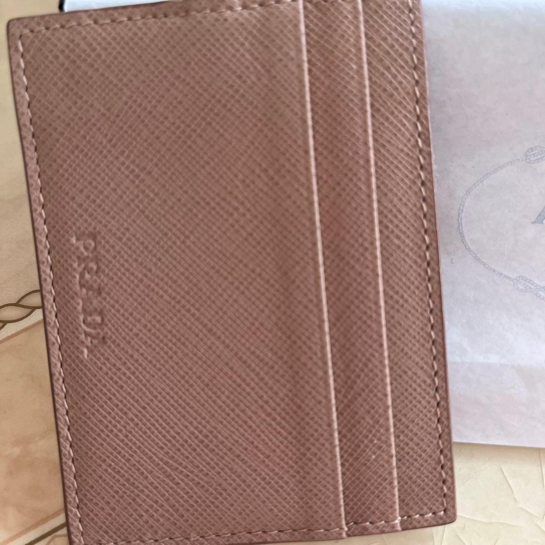 あけみ♡ PRADA リボン付き長財布 ベージュ