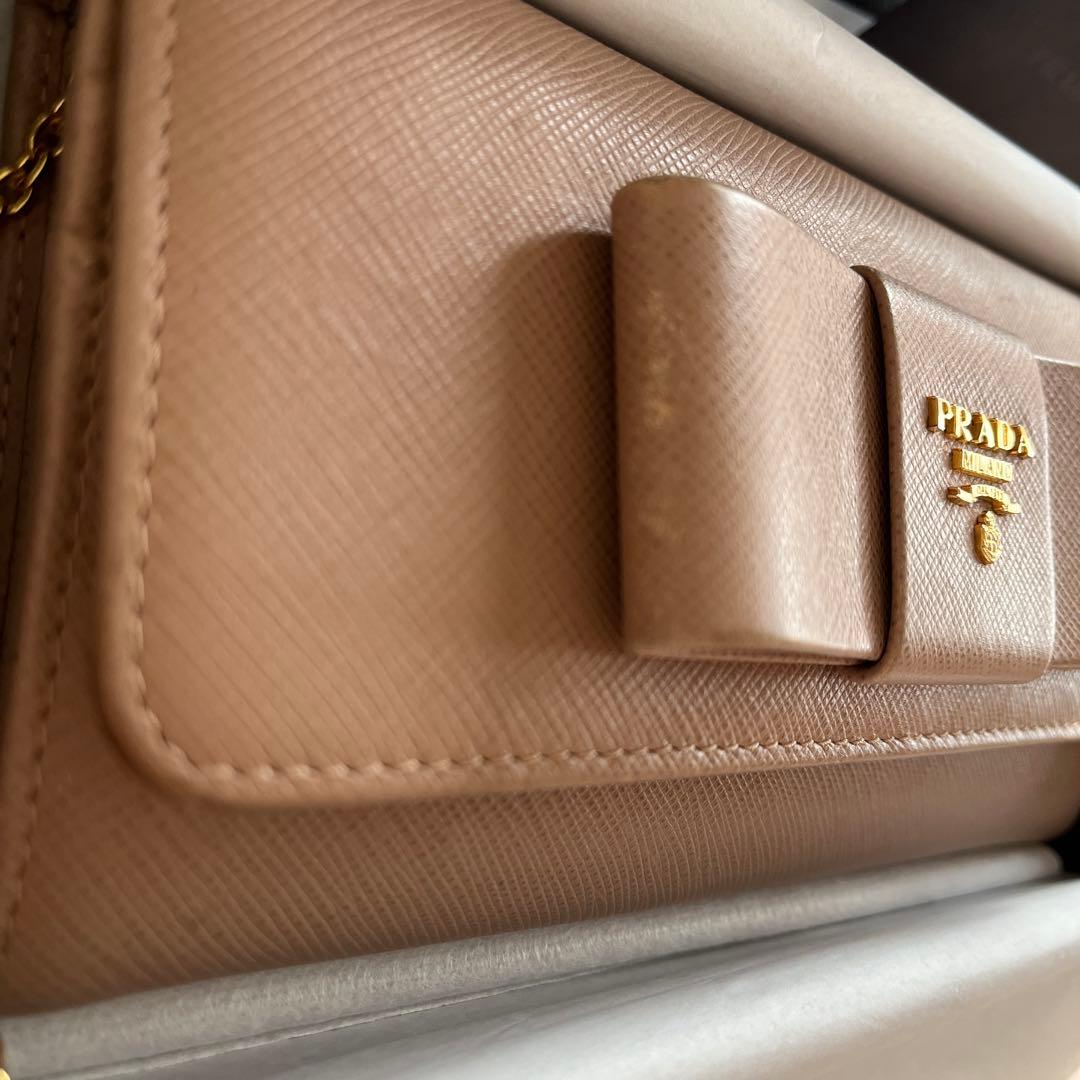 あけみ♡ PRADA リボン付き長財布 ベージュ