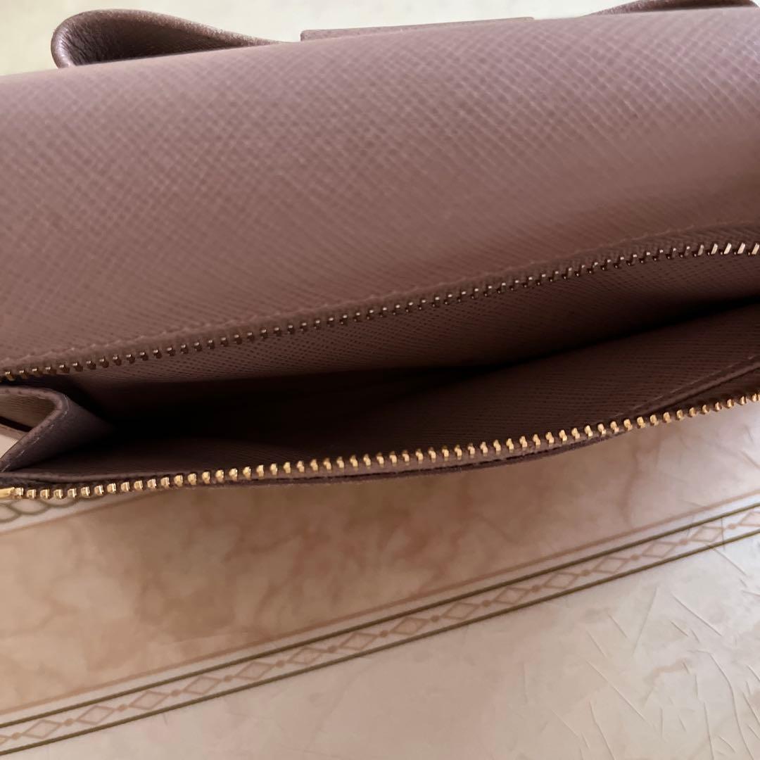 あけみ♡ PRADA リボン付き長財布 ベージュ