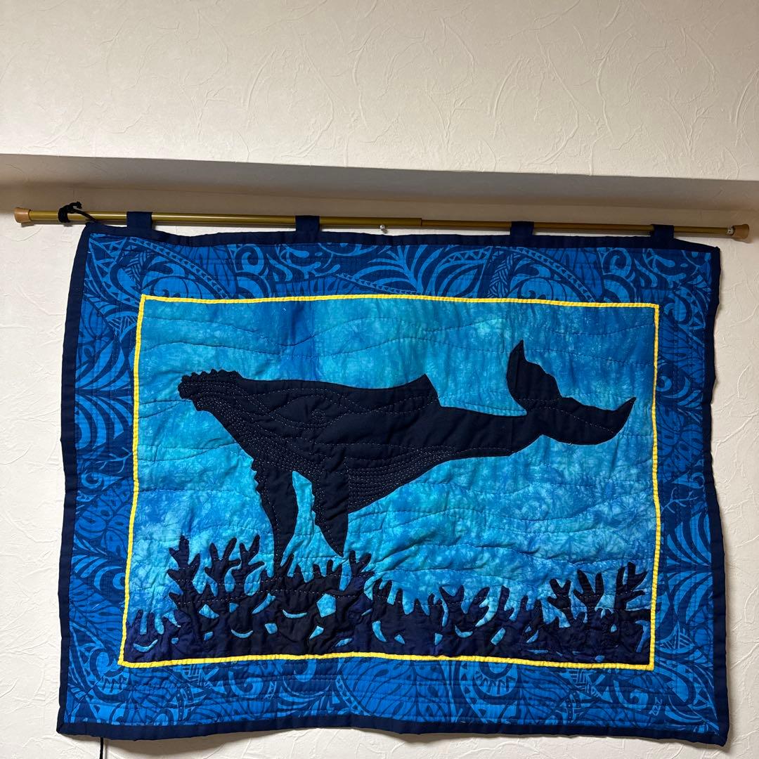 クジラとサンゴの刺繍タペストリー