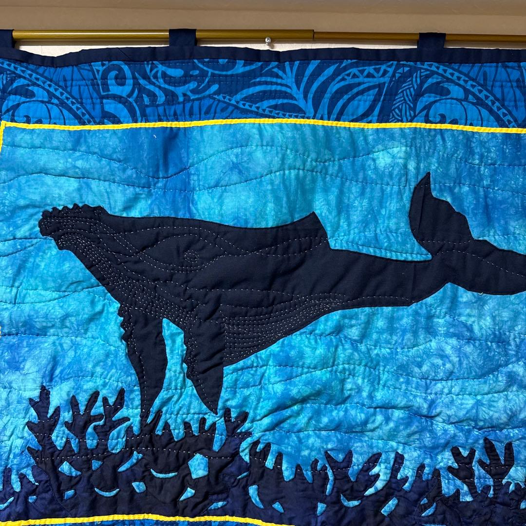 クジラとサンゴの刺繍タペストリー