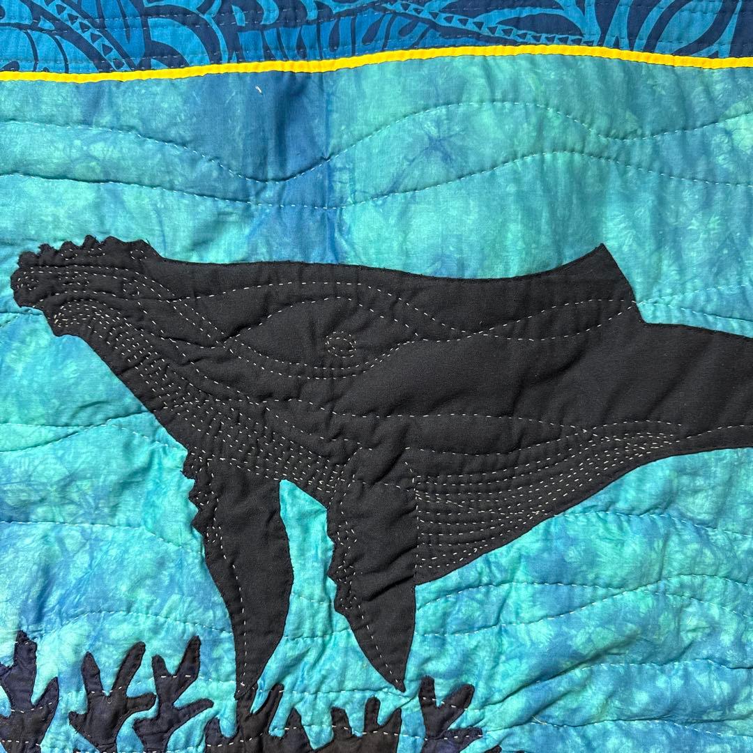 クジラとサンゴの刺繍タペストリー