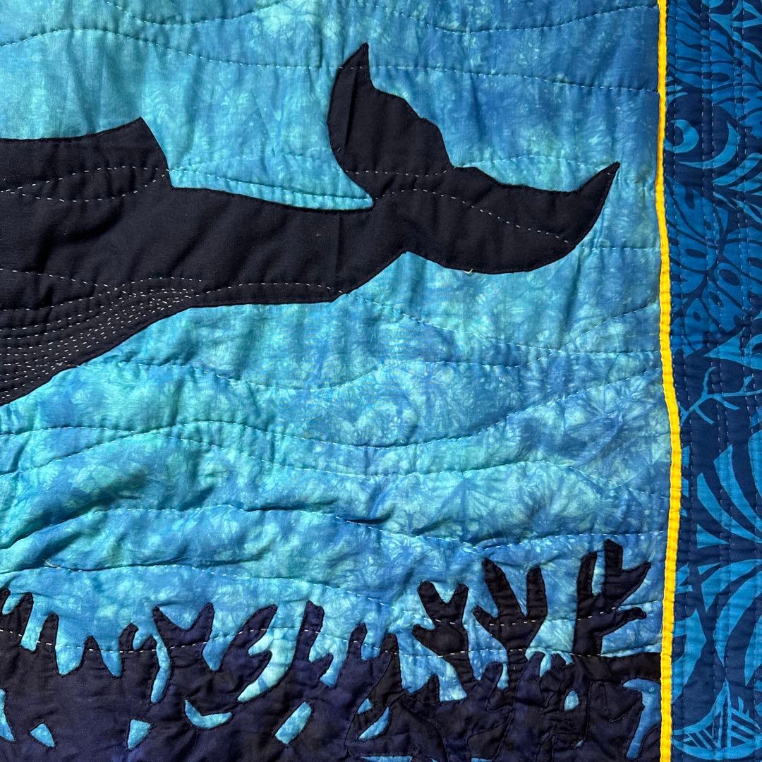 クジラとサンゴの刺繍タペストリー