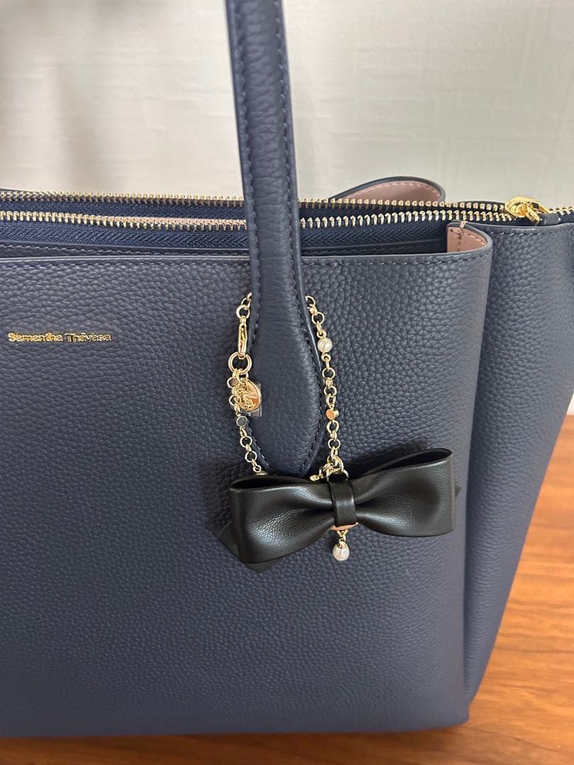 Samantha Thavasa ネイビー ビジネスバッグ　チャーム付き