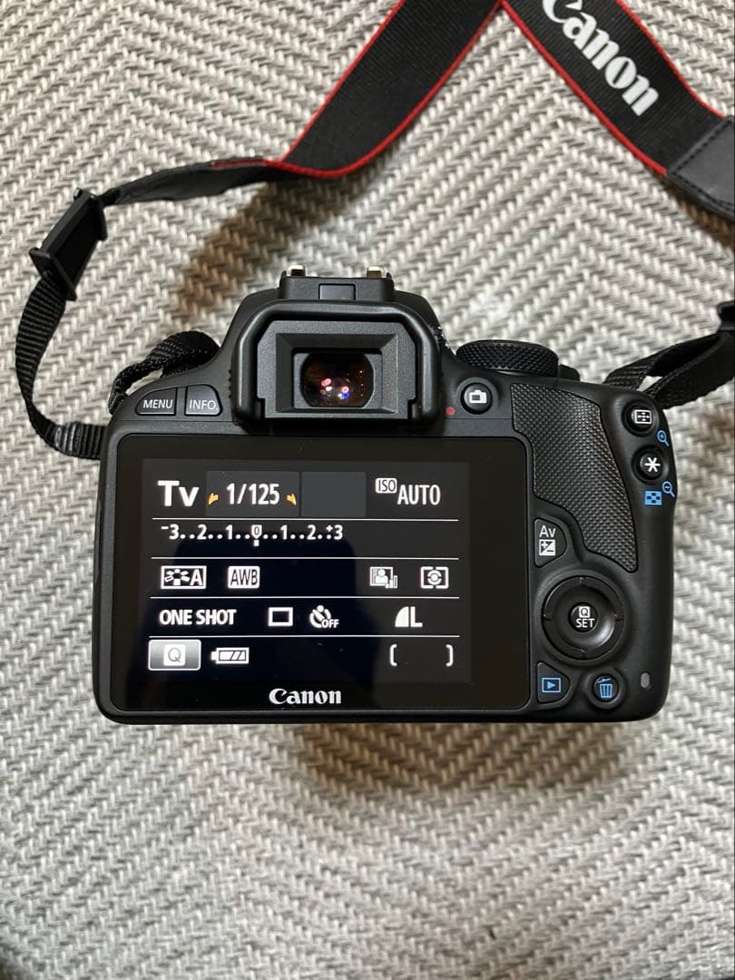 超軽量★Canon EOS kiss X7★ケース付