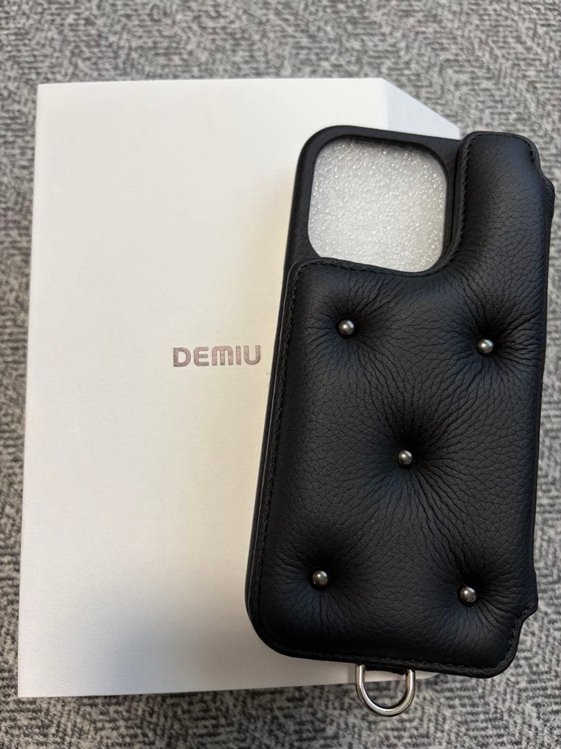 DEMIU BALLONCINQブラック×ブラックスタッズiPhone15Pro
