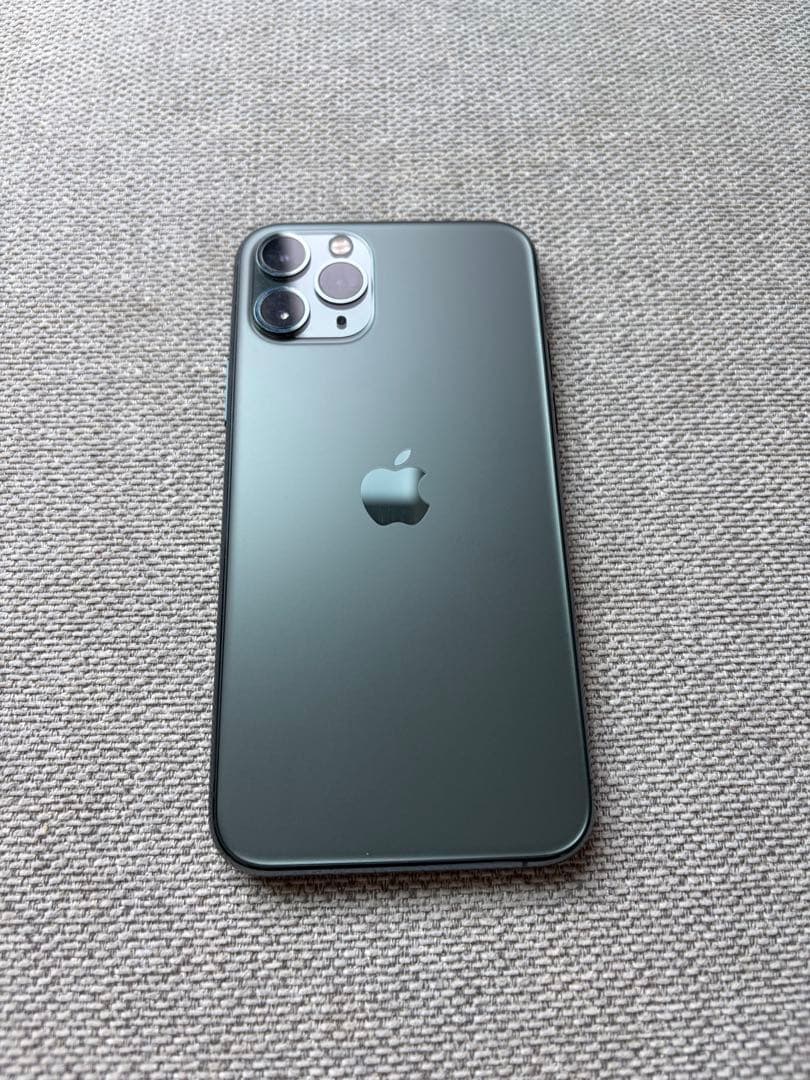 Apple iPhone 11 Pro ミッドナイトグリーン本体とケース