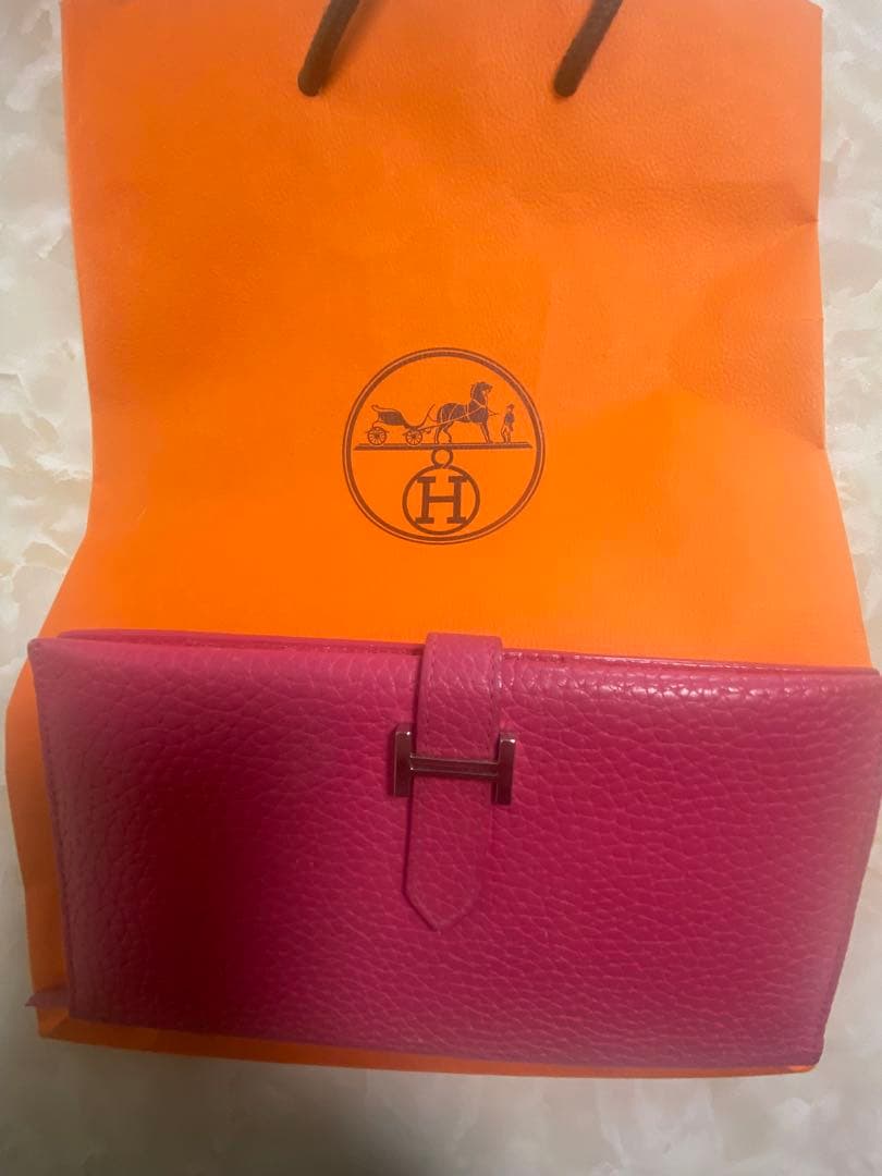 ピンクレザー長財布