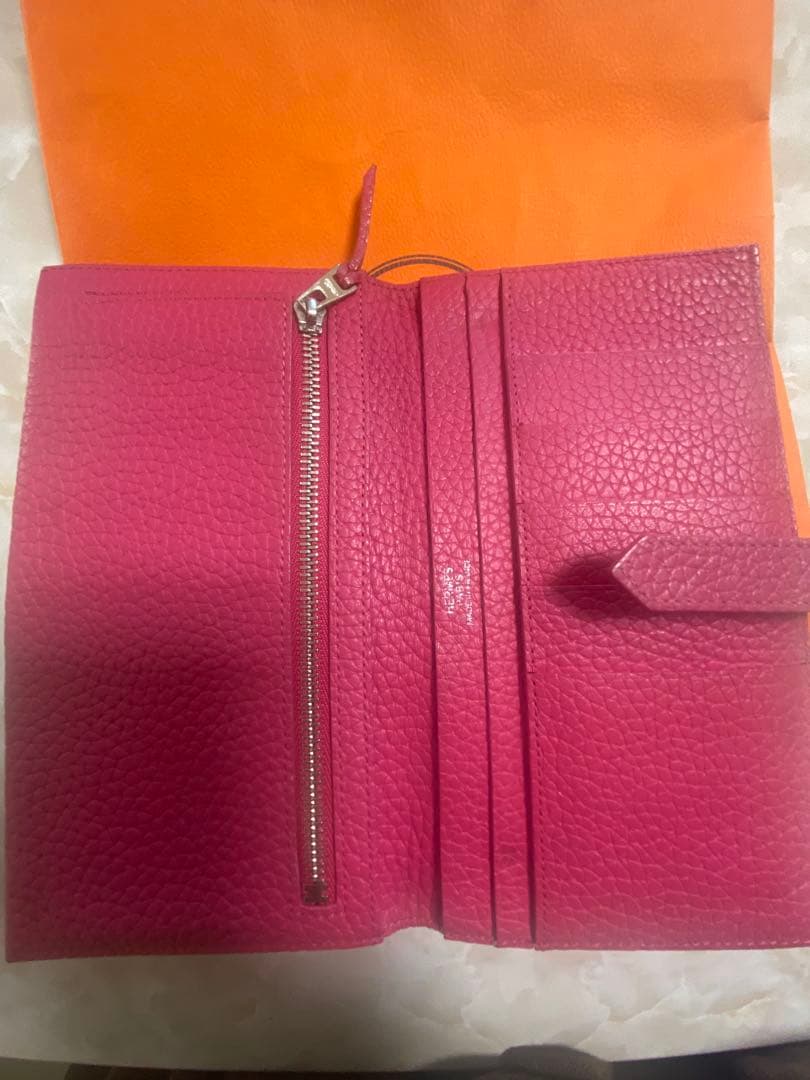 ピンクレザー長財布