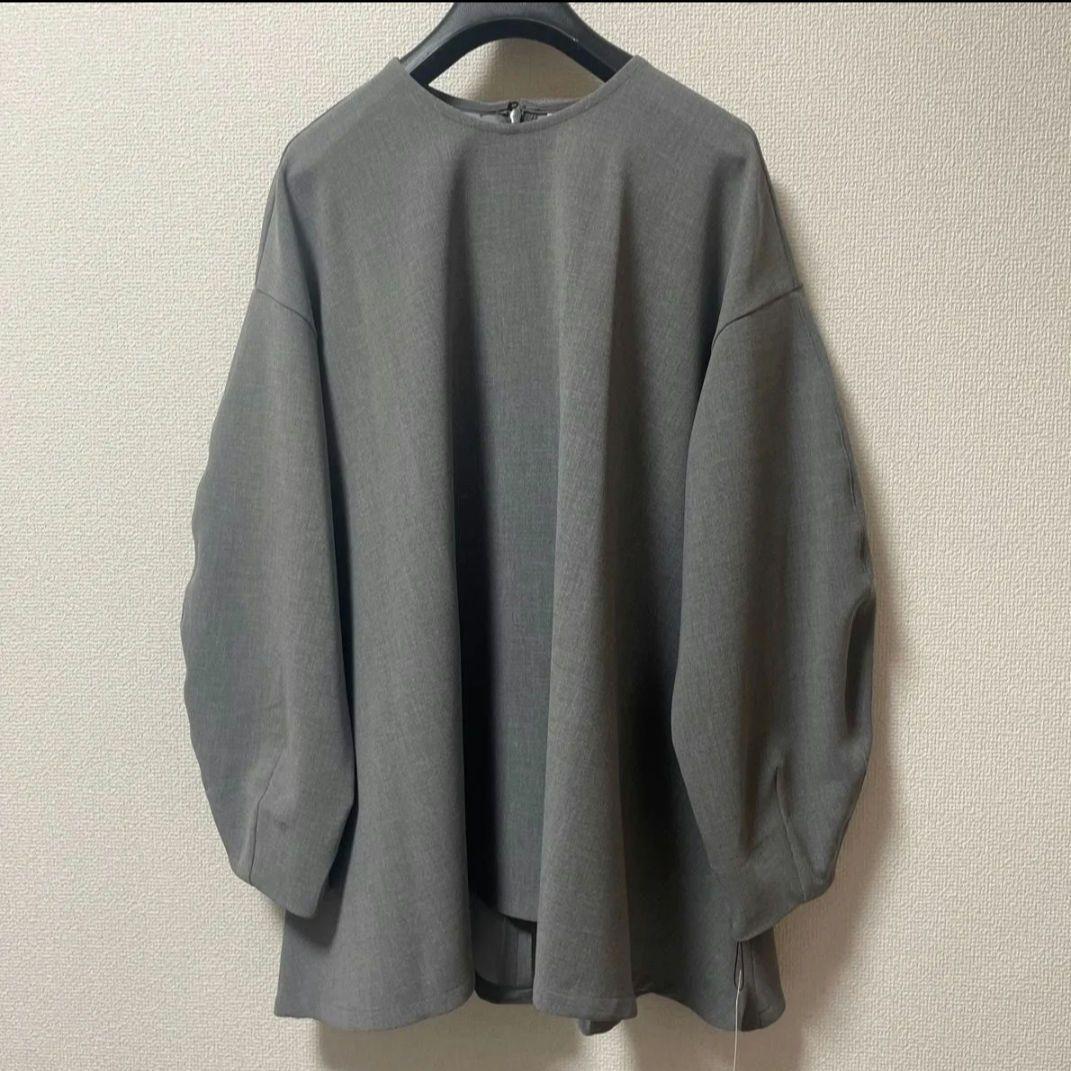 新品　ビアズリーLIVETART　変形袖プルオーバーブラウス