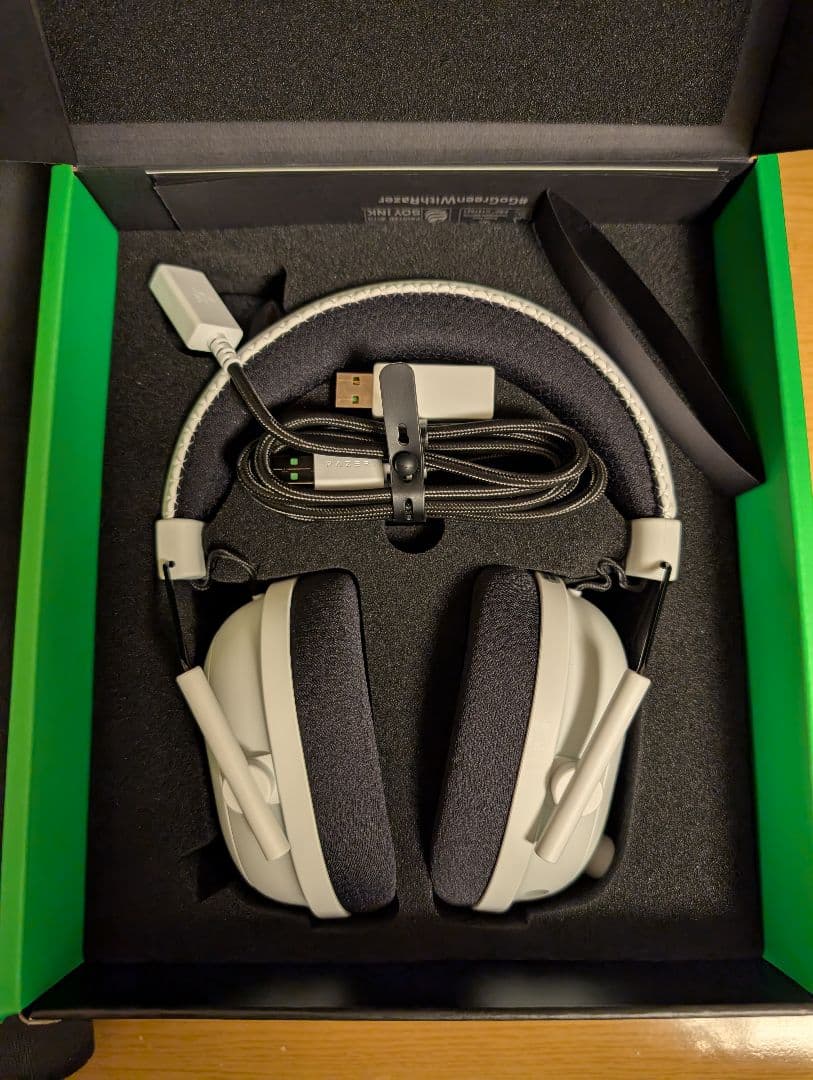 ヘッドホン Razer BLACKSHARK V2 PRO WHITE EDITION