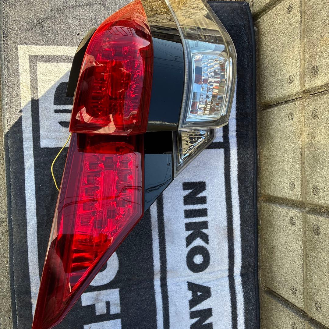 ヴェルファイア　20系　テールランプ 左右セット 赤/クリア